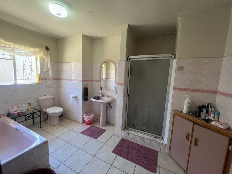4 Bedroom Property for Sale in Die Rand Northern Cape